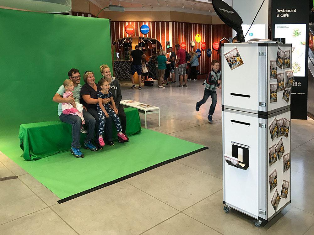 Photobooth-Fotoboxsäule mit Greenscreen in Ebreichsdorf mieten